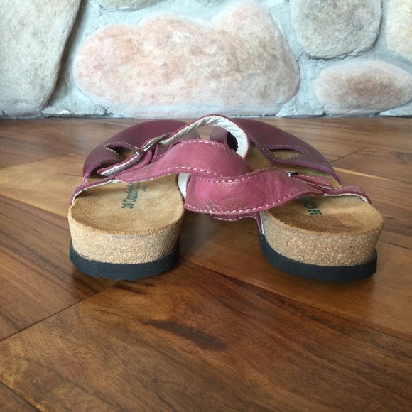 ✔️ Comfortfube Claret Red Flat Sandals Size 39 or 8 - Picture 4 of 8